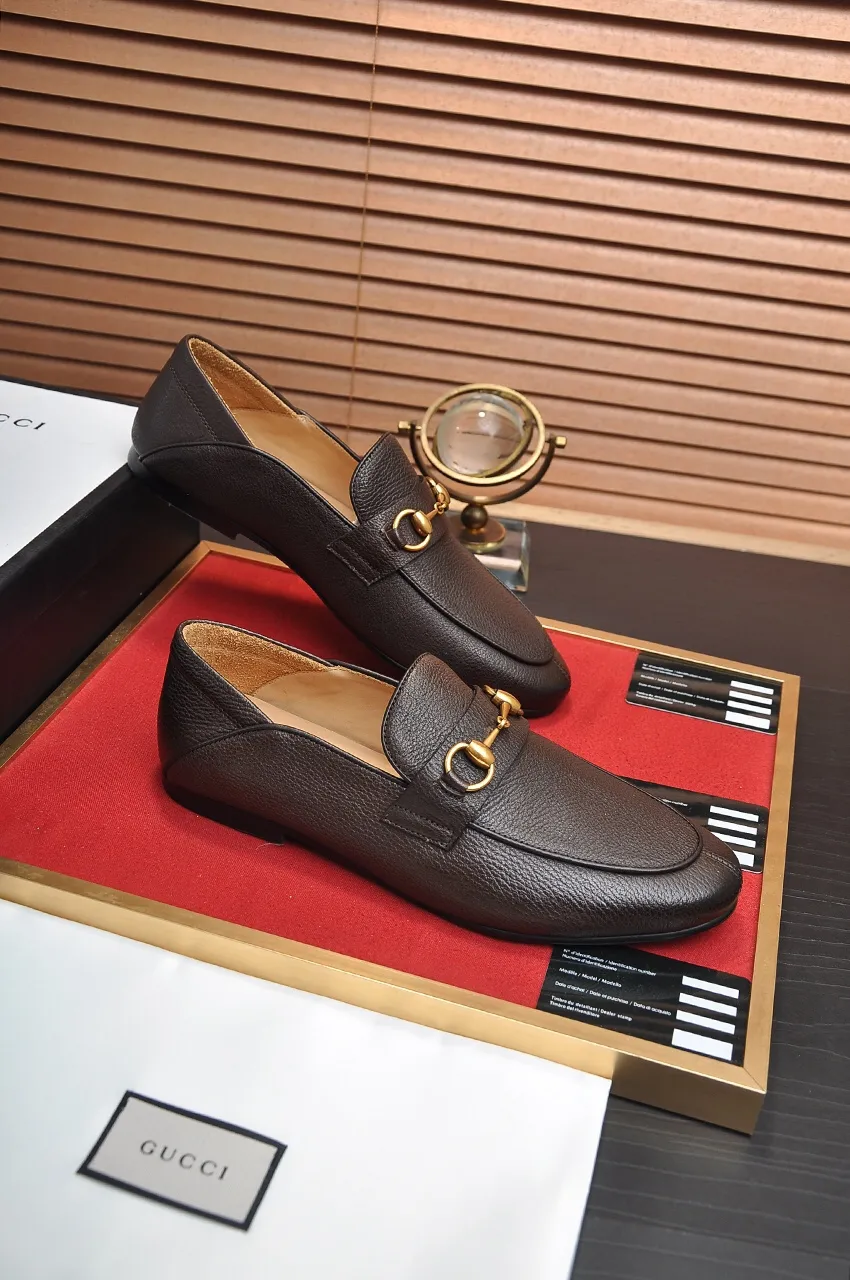Men's shoes 💰520💶【GUCCI】 (High-end Niuli) New 🍀Gucci* - top version Gucci Peas shoes! Made of imported original cowhide, the inner top layer is comfortable cowhide lining! Original wear-resistant rubber outsole! High quality products! Code number 38-44!